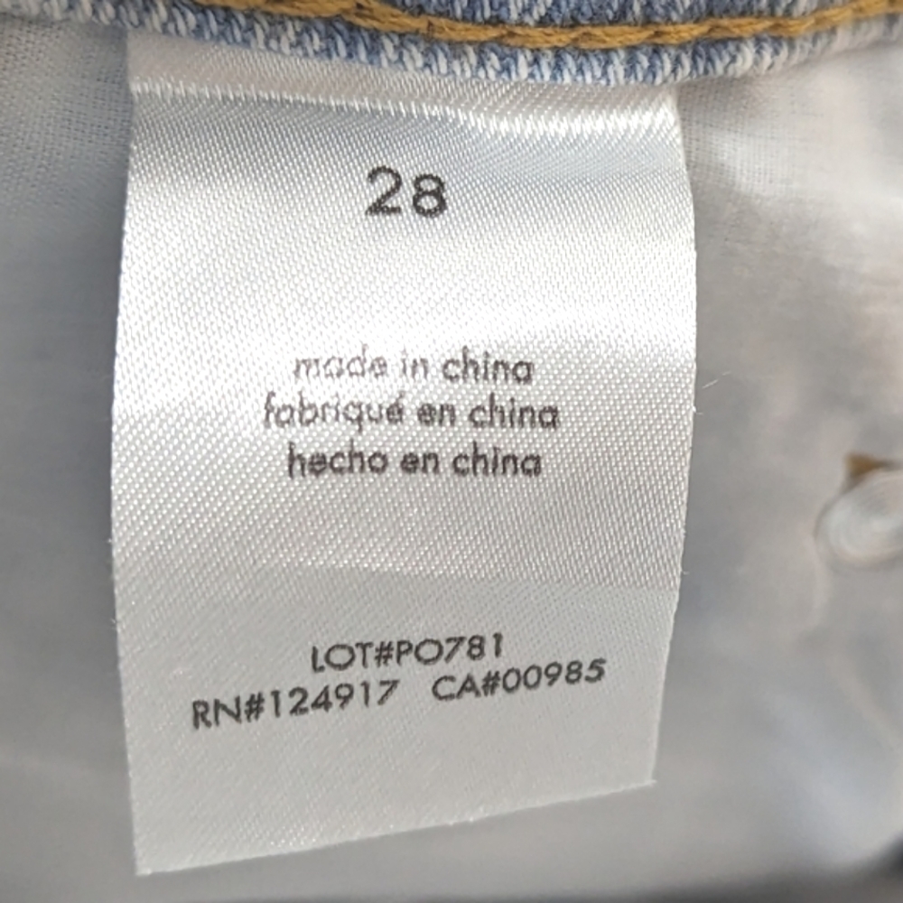 NEW....WeWoreWhat Distressed High Rise Dad Jeans...Size 28 - Picture 5 of 7